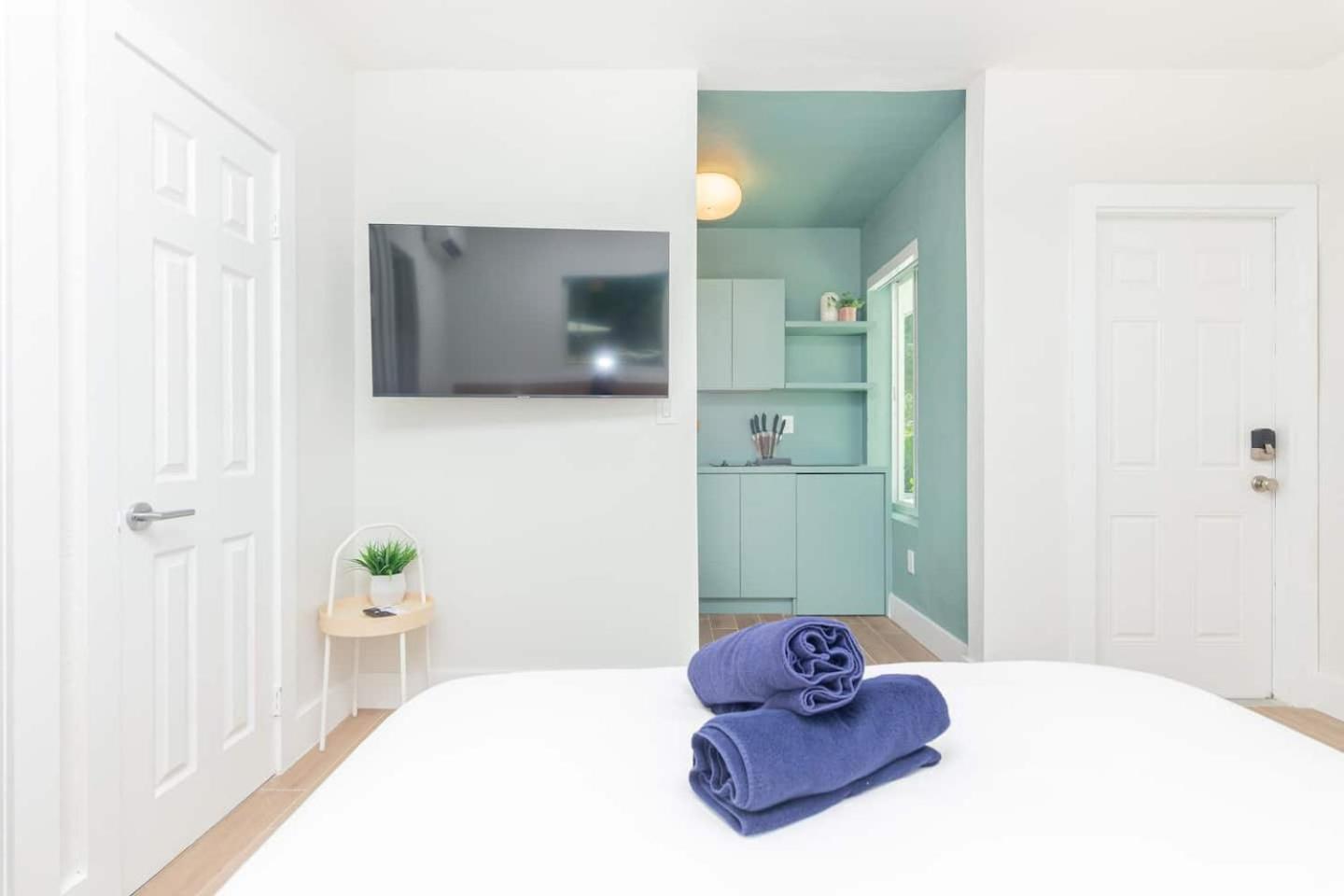 Newly Renovated Stylish Studio In El Portal #2 Miami Eksteriør billede