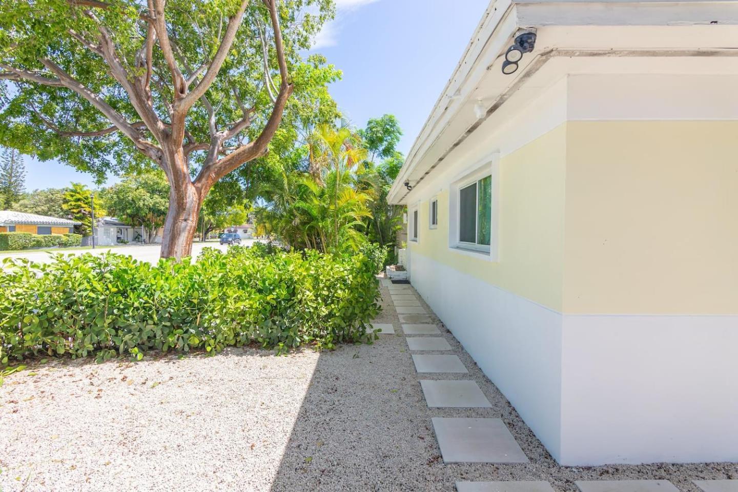 Newly Renovated Stylish Studio In El Portal #2 Miami Eksteriør billede